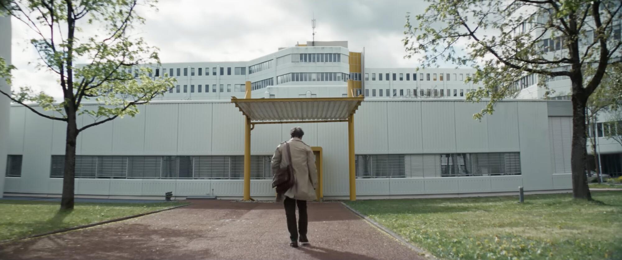 Trailer Alter weißer Mann